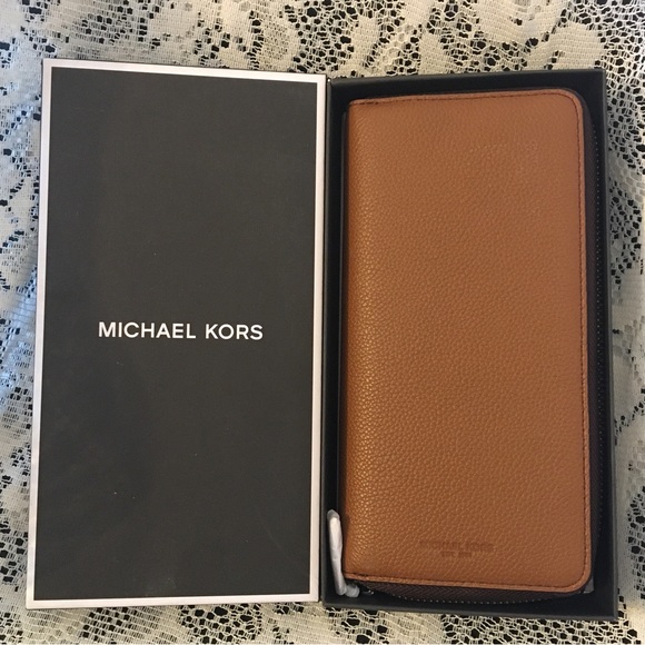 NWT Michael Kors 36T7LRUE3L Russel Tech Zip Around Leather Wallet - Picture 1 of 9